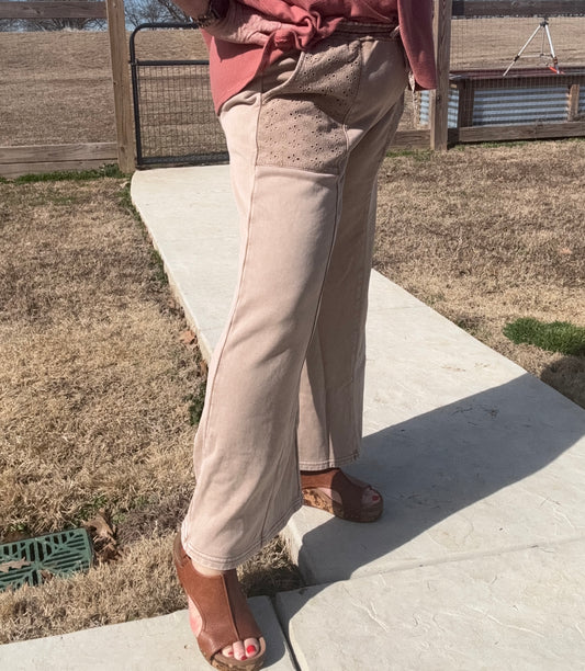 EYELET LACE POCKET MINERAL WASH WIDE LEG PANTS: MOCHA / S-M-L