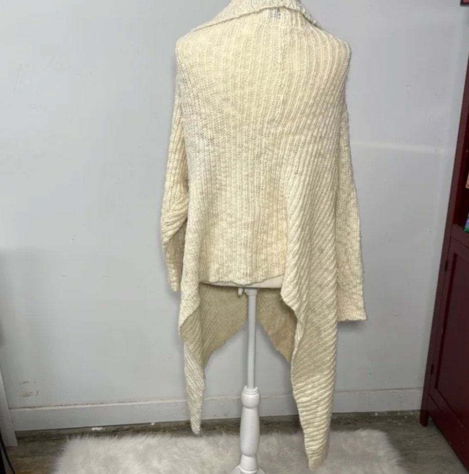Abercrombie & Fitch Cream Ribbed Knit Oversized Shrug Sweater (XS/S)
