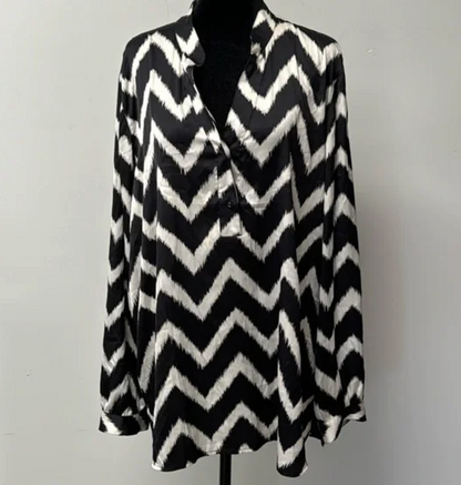 Chico’s Flowy Chevron Blouse – Black & White Quarter Button Down (Size XL)