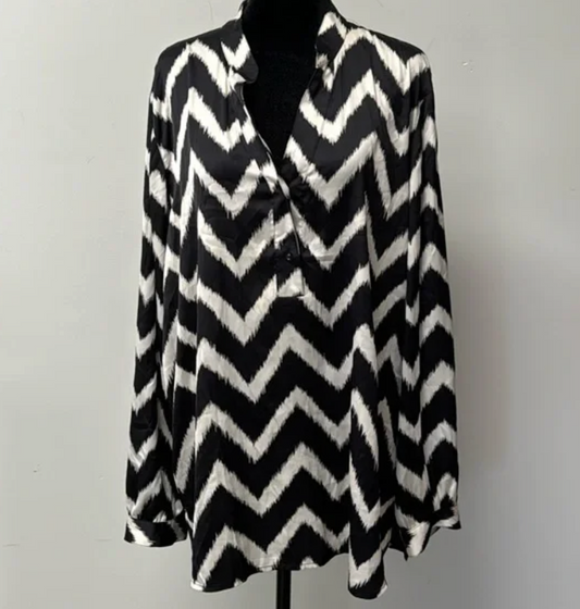 Chico’s Flowy Chevron Blouse – Black & White Quarter Button Down (Size XL)