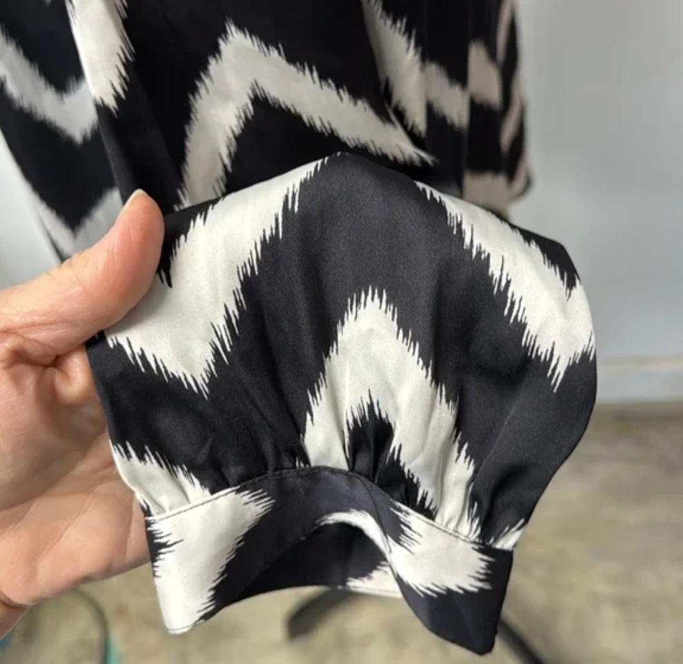 Chico’s Flowy Chevron Blouse – Black & White Quarter Button Down (Size XL)